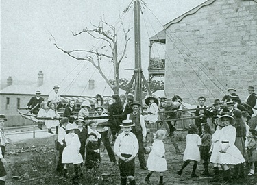 Woolwich Street Fair in 1902