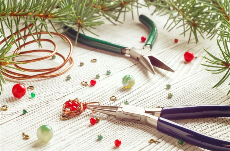 Christmas Crafts for Adults graphic.jpg