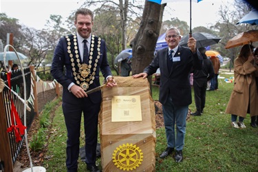 Mayor Zac Miles and President of Rotary Club of Hunters Hill, Charles Amos unveiling a Rotary plaque at the Grand Reopening of Figtree Park 2