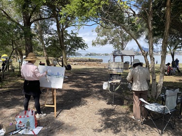 Artists-painting-at-LArt-de-la-Terre-en-plein-air.jpg